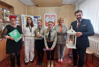 Zdjęcie do Betlejemskie Światło Pokoju w Urzędzie Gminy w Białośliwiu