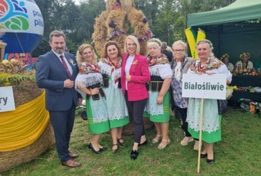 Zdjęcie do Dożynki Powiatowe w Pile - wyr&oacute;żnienie w konkursie na najpiękniejszy wieniec dożynkowy.