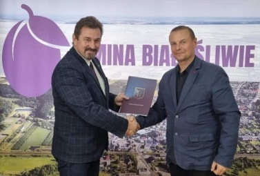 Zdjęcie do Podpisanie umowy na realizację zadania pn. "Budowa stacji uzdatniania wody wraz z modernizacją ujęć wody w Białośliwiu".